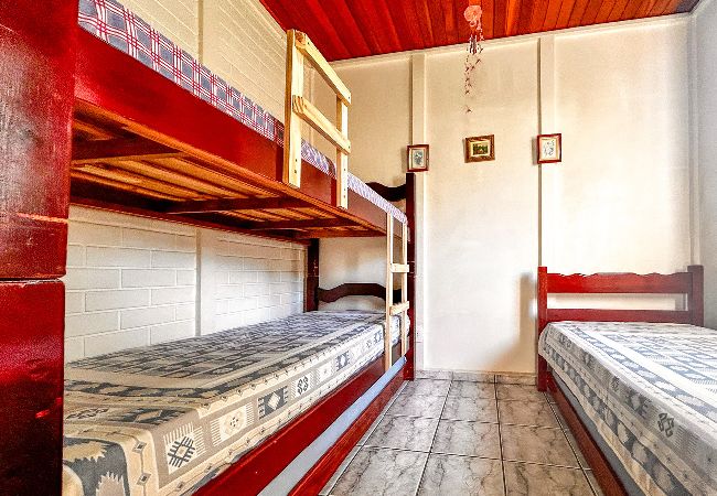 Casa em Mairinque - Chácara com piscina, churrasqueira, WiFi e quadra Casa em Mairinque - Chácara com piscina, churrasqueira, WiFi e quadra