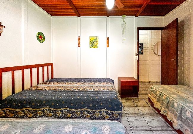 Casa em Mairinque - Chácara com piscina, churrasqueira, WiFi e quadra Casa em Mairinque - Chácara com piscina, churrasqueira, WiFi e quadra