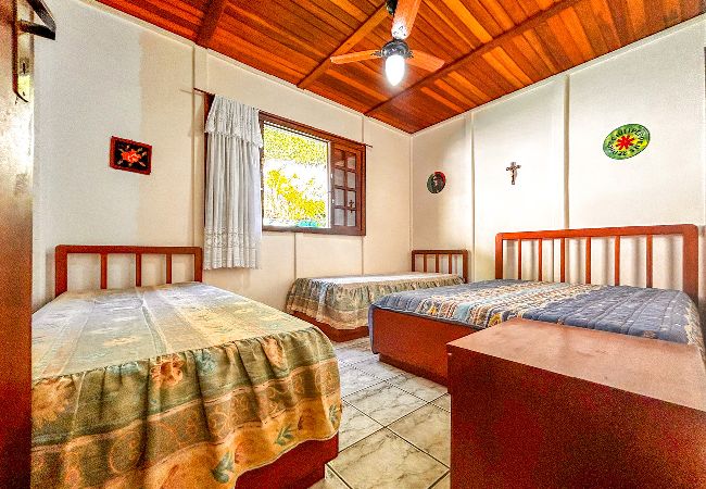 Casa em Mairinque - Chácara com piscina, churrasqueira, WiFi e quadra Casa em Mairinque - Chácara com piscina, churrasqueira, WiFi e quadra