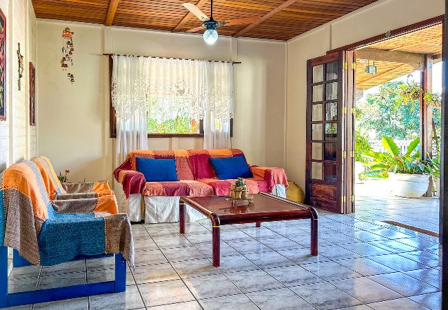 Casa em Mairinque - Chácara com piscina, churrasqueira, WiFi e quadra Casa em Mairinque - Chácara com piscina, churrasqueira, WiFi e quadra