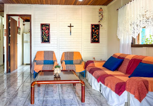 Casa em Mairinque - Chácara com piscina, churrasqueira, WiFi e quadra Casa em Mairinque - Chácara com piscina, churrasqueira, WiFi e quadra