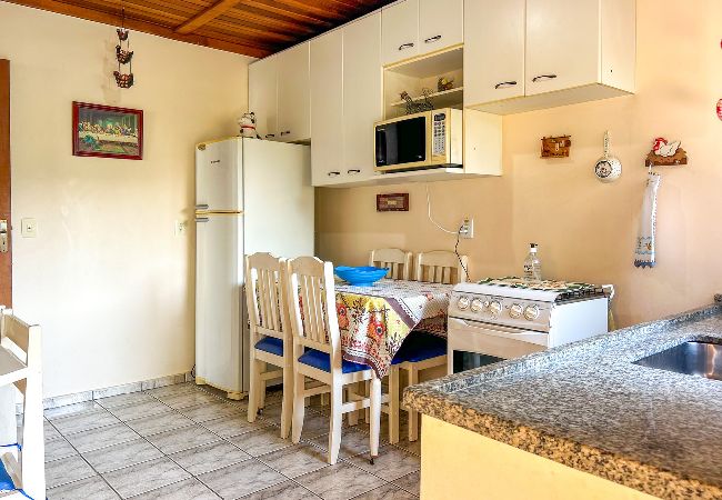 Casa em Mairinque - Chácara com piscina, churrasqueira, WiFi e quadra Casa em Mairinque - Chácara com piscina, churrasqueira, WiFi e quadra