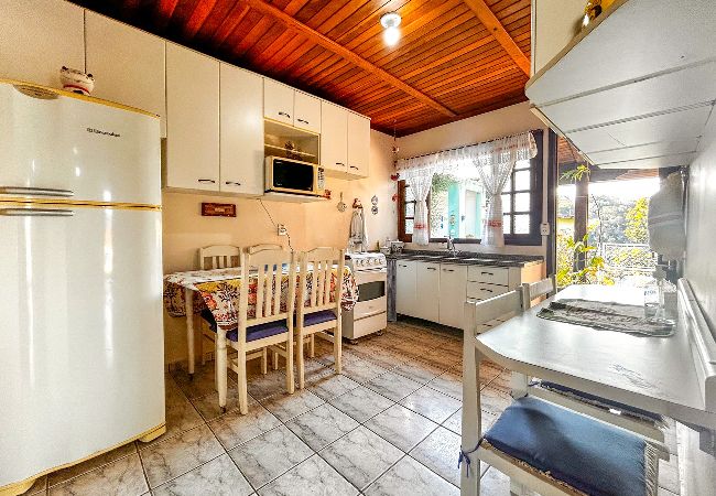 Casa em Mairinque - Chácara com piscina, churrasqueira, WiFi e quadra Casa em Mairinque - Chácara com piscina, churrasqueira, WiFi e quadra