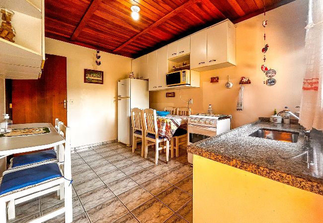 Casa em Mairinque - Chácara com piscina, churrasqueira, WiFi e quadra Casa em Mairinque - Chácara com piscina, churrasqueira, WiFi e quadra