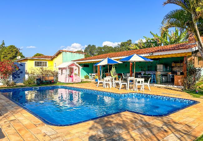 Casa em Mairinque - Chácara com piscina, churrasqueira, WiFi e quadra Casa em Mairinque - Chácara com piscina, churrasqueira, WiFi e quadra