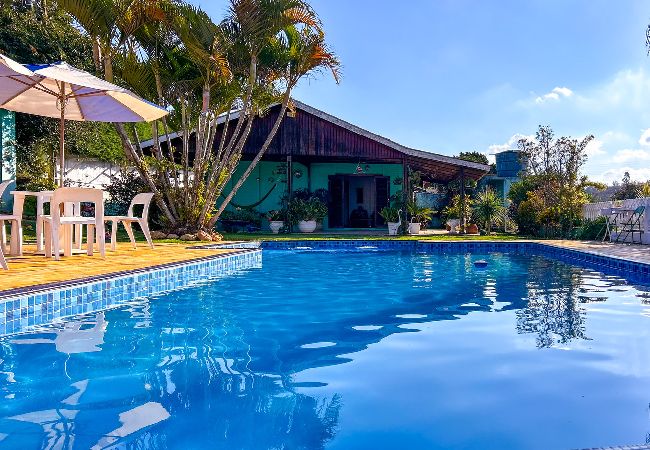 Casa em Mairinque - Chácara com piscina, churrasqueira, WiFi e quadra Casa em Mairinque - Chácara com piscina, churrasqueira, WiFi e quadra