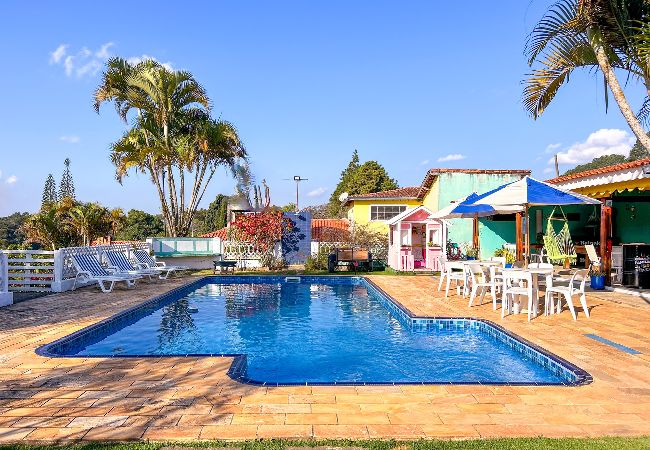 Casa em Mairinque - Chácara com piscina, churrasqueira, WiFi e quadra Casa em Mairinque - Chácara com piscina, churrasqueira, WiFi e quadra