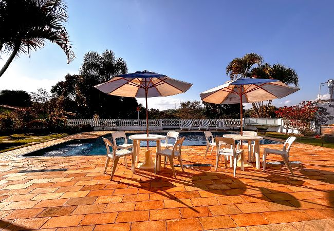 Casa em Mairinque - Chácara com piscina, churrasqueira, WiFi e quadra Casa em Mairinque - Chácara com piscina, churrasqueira, WiFi e quadra