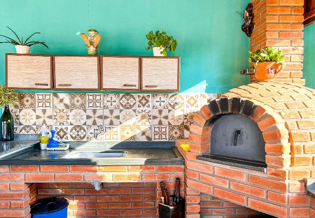 Casa em Mairinque - Chácara com piscina, churrasqueira, WiFi e quadra Casa em Mairinque - Chácara com piscina, churrasqueira, WiFi e quadra