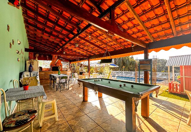 Casa em Mairinque - Chácara com piscina, churrasqueira, WiFi e quadra Casa em Mairinque - Chácara com piscina, churrasqueira, WiFi e quadra