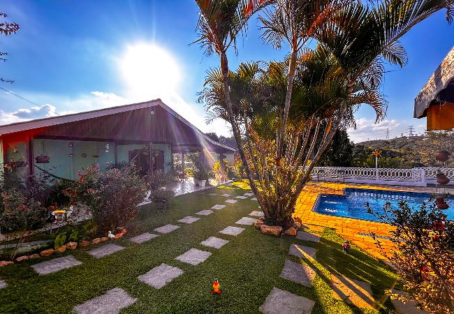 Casa em Mairinque - Chácara com piscina, churrasqueira, WiFi e quadra Casa em Mairinque - Chácara com piscina, churrasqueira, WiFi e quadra