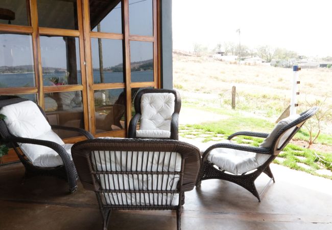 Chalé em Delfinópolis - Chalé com vista e acesso ao Rio Grande - MG Chalé em Delfinópolis - Chalé com vista e acesso ao Rio Grande - MG