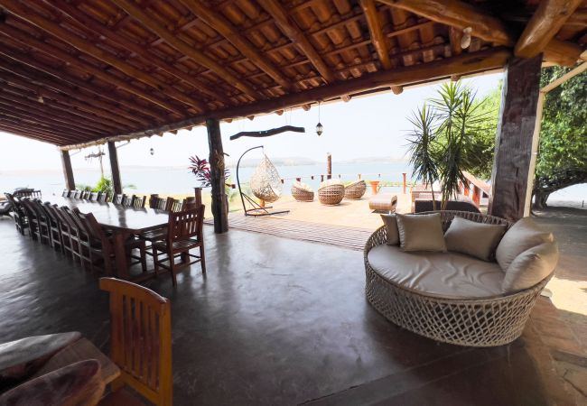 Chalé em Delfinópolis - Chalé com vista e acesso ao Rio Grande - MG Chalé em Delfinópolis - Chalé com vista e acesso ao Rio Grande - MG