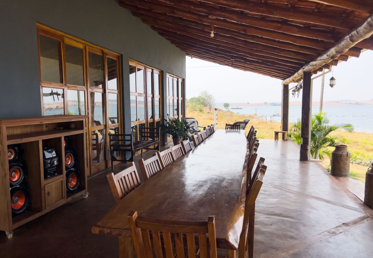 Chalé em Delfinópolis - Chalé com vista e acesso ao Rio Grande - MG Chalé em Delfinópolis - Chalé com vista e acesso ao Rio Grande - MG