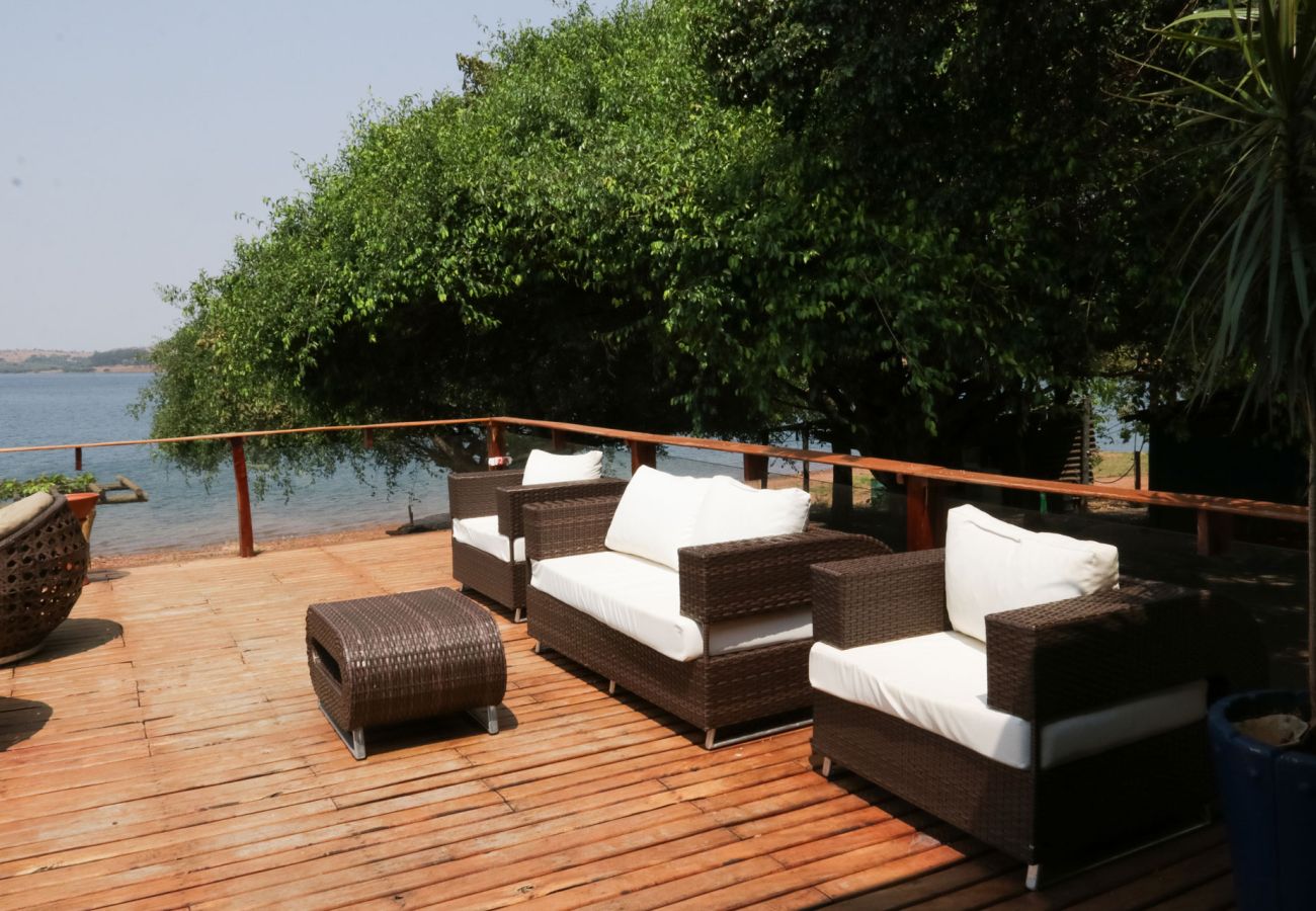 Chalé em Delfinópolis - Chalé com vista e acesso ao Rio Grande - MG Chalé em Delfinópolis - Chalé com vista e acesso ao Rio Grande - MG