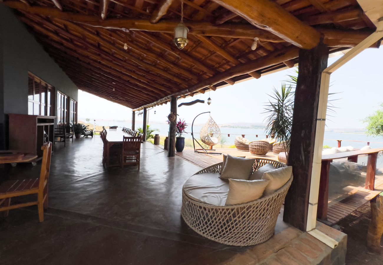 Chalé em Delfinópolis - Chalé com vista e acesso ao Rio Grande - MG Chalé em Delfinópolis - Chalé com vista e acesso ao Rio Grande - MG