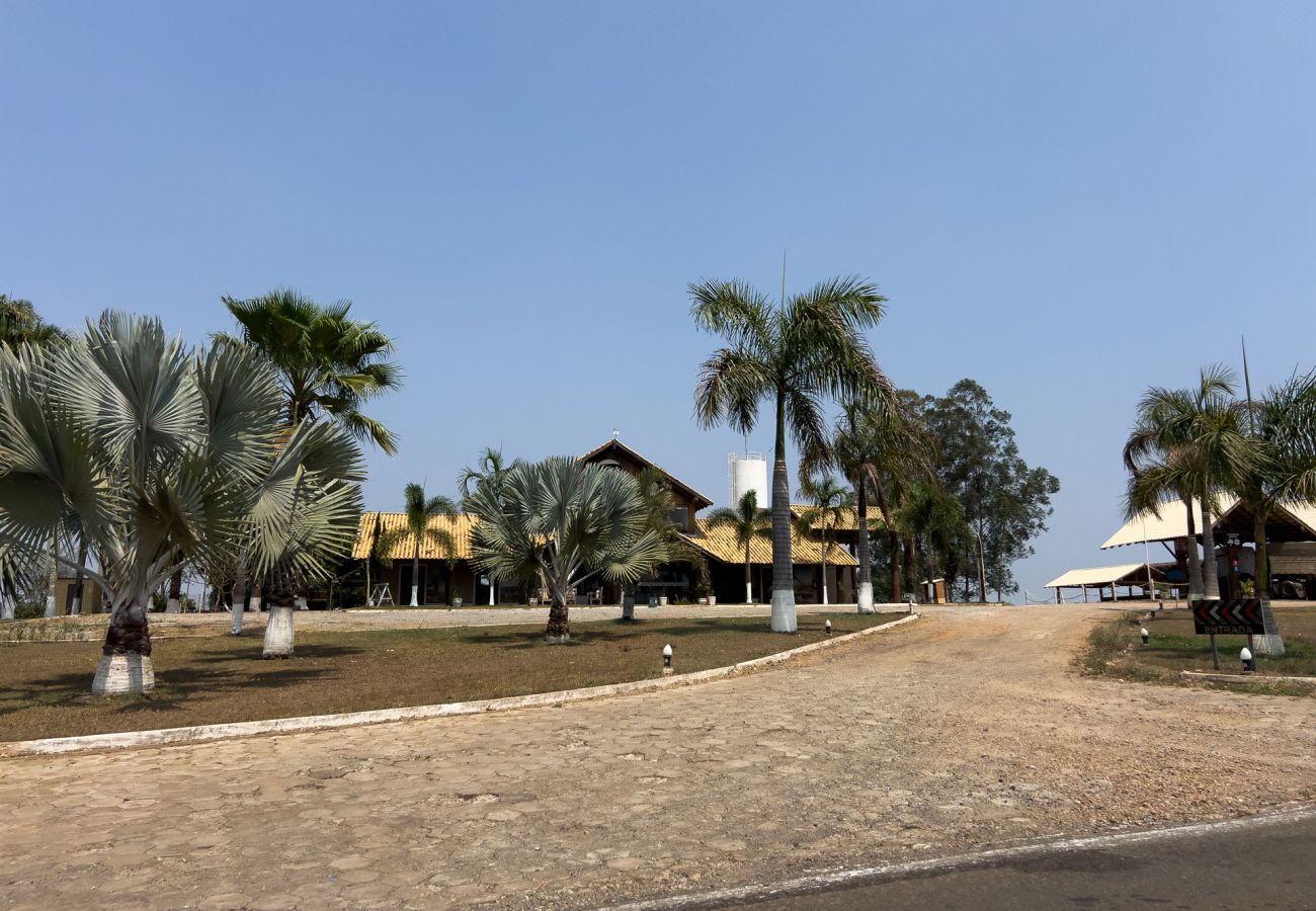 Chalé em Delfinópolis - Chalé com vista e acesso ao Rio Grande - MG Chalé em Delfinópolis - Chalé com vista e acesso ao Rio Grande - MG