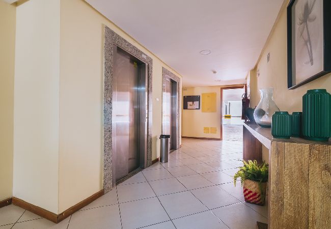 Apartamento em Salvador - Apto c vista à 350m da Praia de Armação -Salvador Apartamento em Salvador - Apto c vista à 350m da Praia de Armação -Salvador
