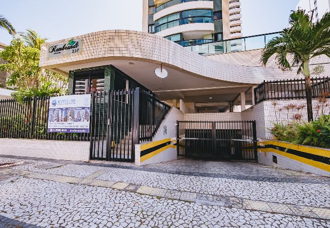 Apartamento em Salvador - Apto c vista à 350m da Praia de Armação -Salvador Apartamento em Salvador - Apto c vista à 350m da Praia de Armação -Salvador