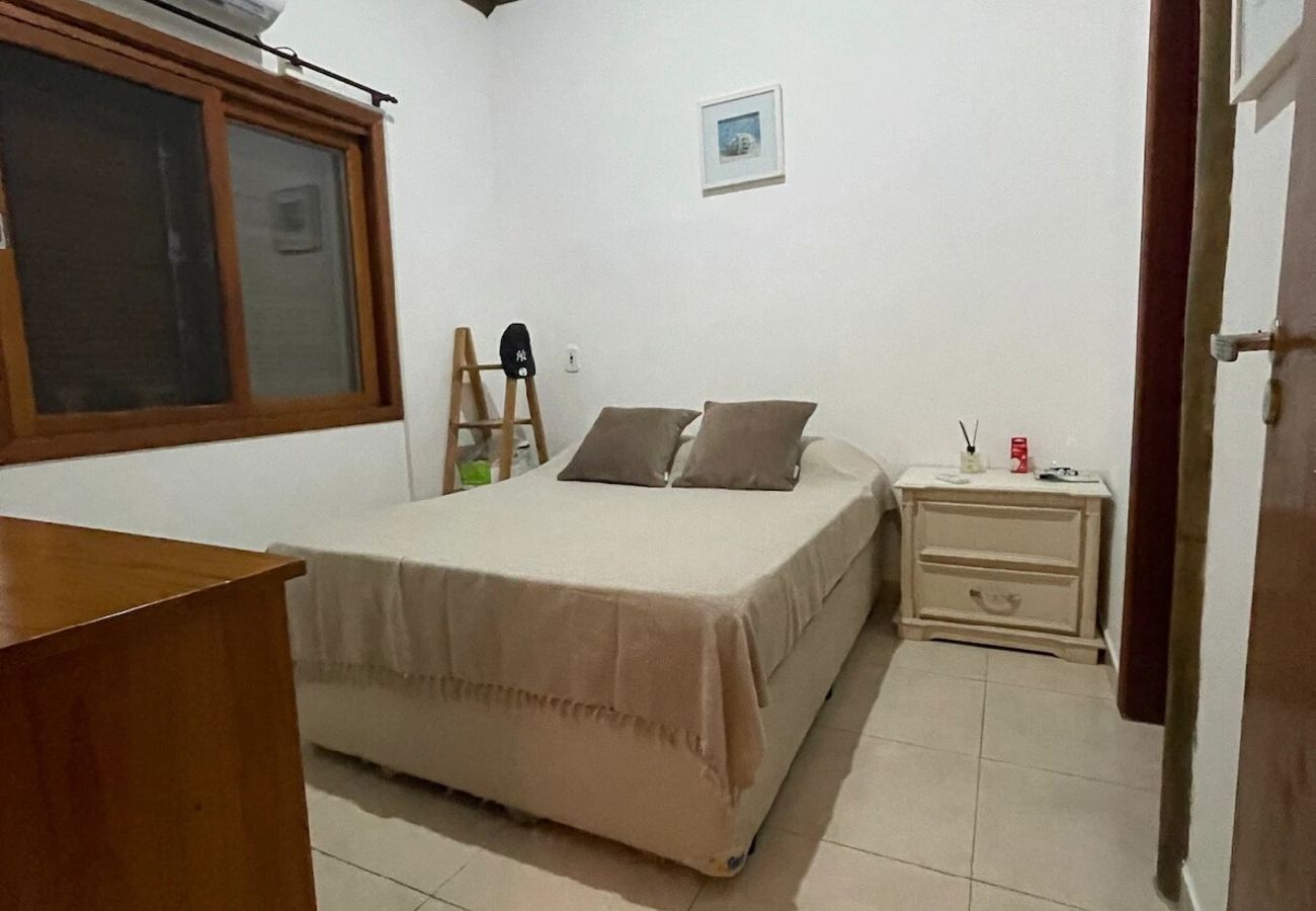 Casa em São Sebastião - Casa a 600m na Praia de Maresias com Wi-fi Casa em São Sebastião - Casa a 600m na Praia de Maresias com Wi-fi