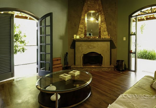 Casa em Atibaia - Sítio Cambará Iara – Refúgio tranquilo na natureza Casa em Atibaia - Sítio Cambará Iara – Refúgio tranquilo na natureza