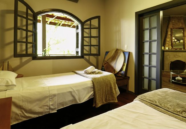 Casa em Atibaia - Sítio Cambará Iara – Refúgio tranquilo na natureza Casa em Atibaia - Sítio Cambará Iara – Refúgio tranquilo na natureza