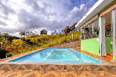Casa em Extrema - Refúgio nas montanhas em Extrema com cachoeira