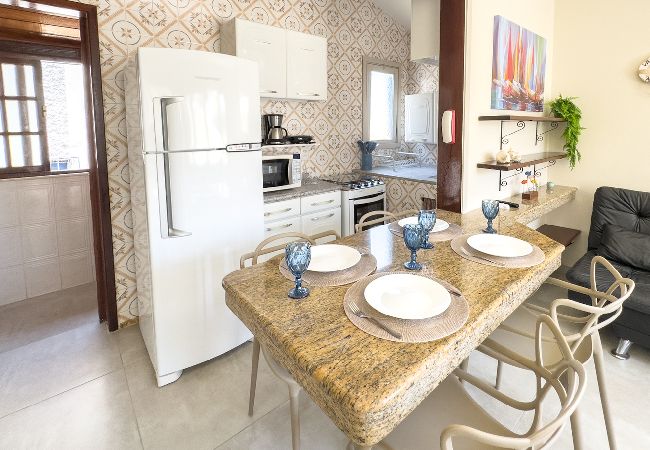 Apartamento em Cabo Frio - Aconchegante e espaçoso apto c piscina e churrasq Apartamento em Cabo Frio - Aconchegante e espaçoso apto c piscina e churrasq