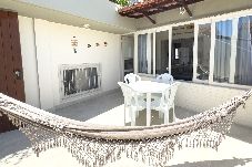 Apartamento em Cabo Frio - Aconchegante e espaçoso apto c piscina e churrasq