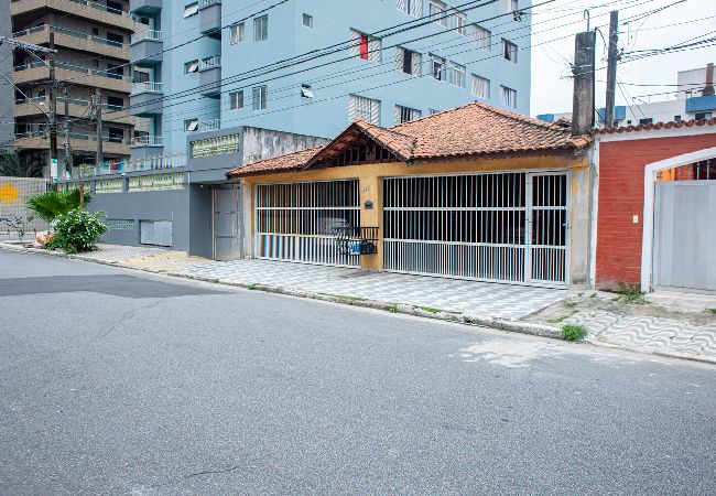 Casa em Praia Grande - Casa aconchegante c churrasqueira à 400m da praia Casa em Praia Grande - Casa aconchegante c churrasqueira à 400m da praia