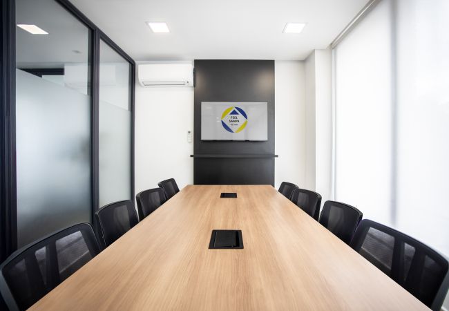 Utilização de um escritório privado durante a sua estadia gabinetes privados, viagem de negócios, alojamento para empresas