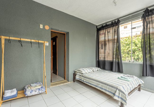 Casa em Porto Alegre - Casa triplex totalmente equipada c boa localização Casa em Porto Alegre - Casa triplex totalmente equipada c boa localização
