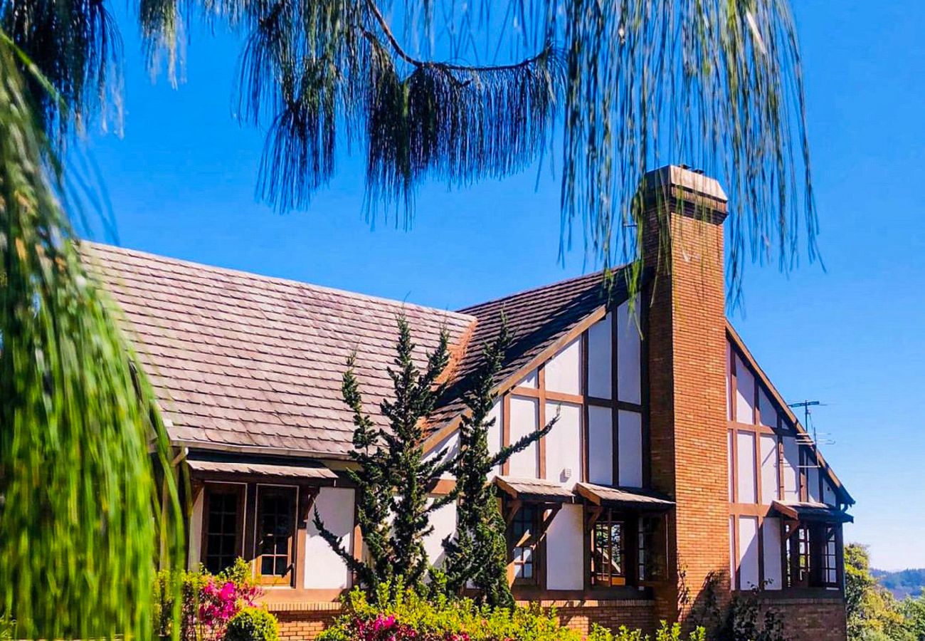Casa em Camanducaia - Casa sofisticada com lareira e conforto Casa em Camanducaia - Casa sofisticada com lareira e conforto