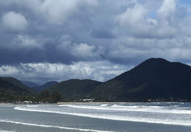 Apartamento em Ubatuba - Apartamento aconchegante c Wi-Fi na Praia do Sapê Apartamento em Ubatuba - Apartamento aconchegante c Wi-Fi na Praia do Sapê