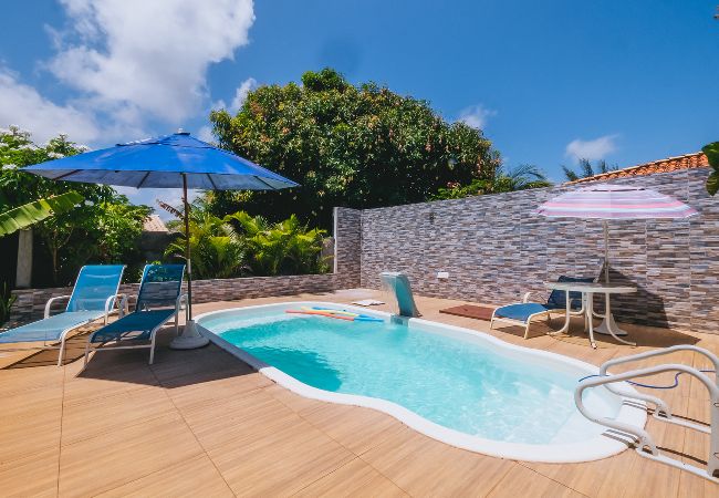 Casa em Camaçari - Casa aconchegante com Wi-Fi e piscina prox a praia Casa em Camaçari - Casa aconchegante com Wi-Fi e piscina prox a praia