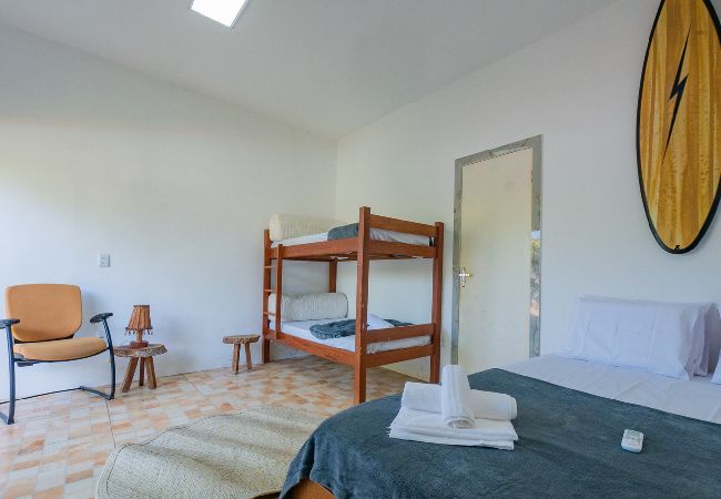 Casa em Camaçari - Casa aconchegante com Wi-Fi e piscina prox a praia Casa em Camaçari - Casa aconchegante com Wi-Fi e piscina prox a praia
