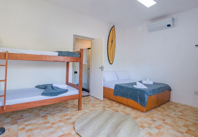 Casa em Camaçari - Casa aconchegante com Wi-Fi e piscina prox a praia Casa em Camaçari - Casa aconchegante com Wi-Fi e piscina prox a praia