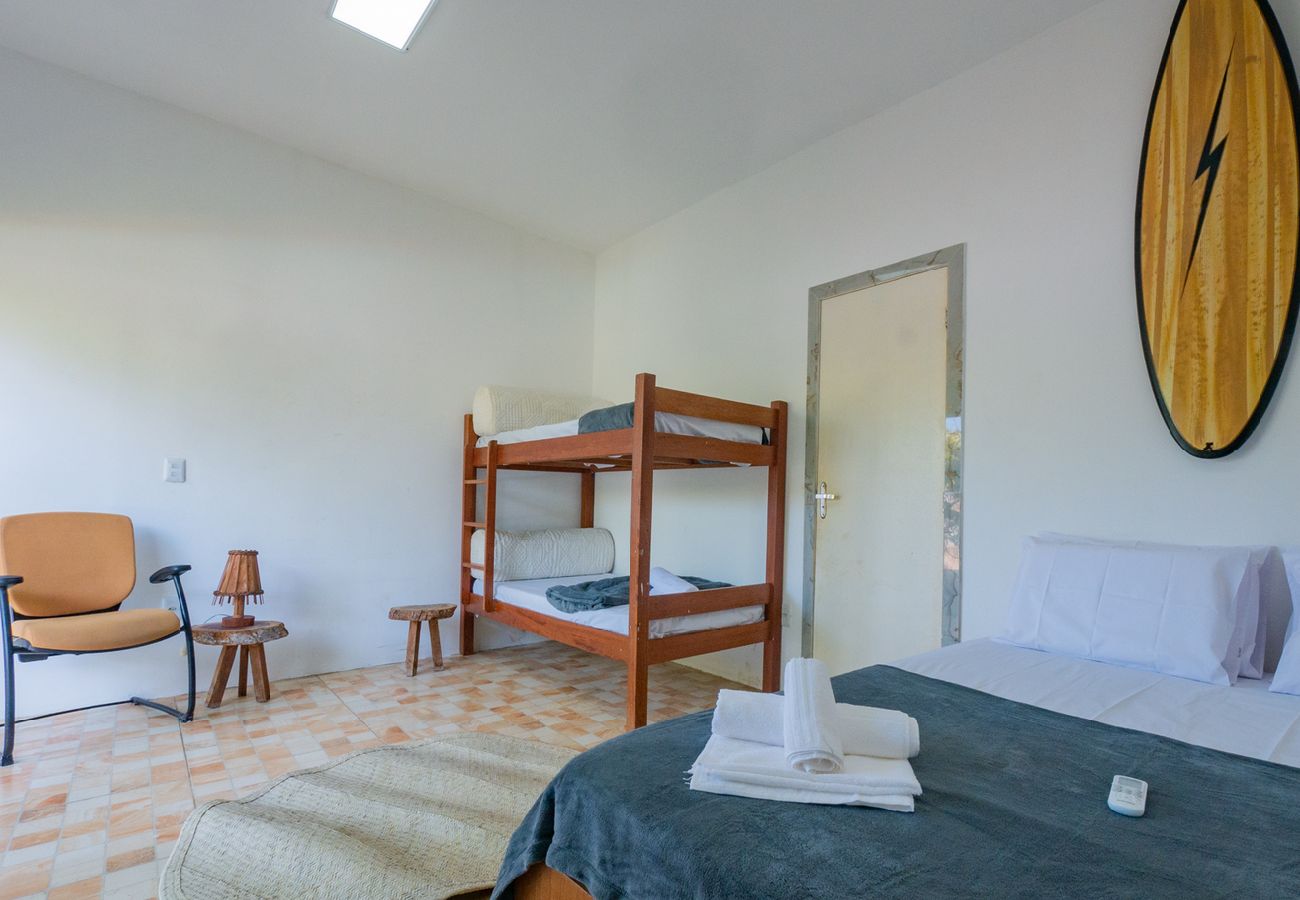 Casa em Camaçari - Casa aconchegante com Wi-Fi e piscina prox a praia Casa em Camaçari - Casa aconchegante com Wi-Fi e piscina prox a praia
