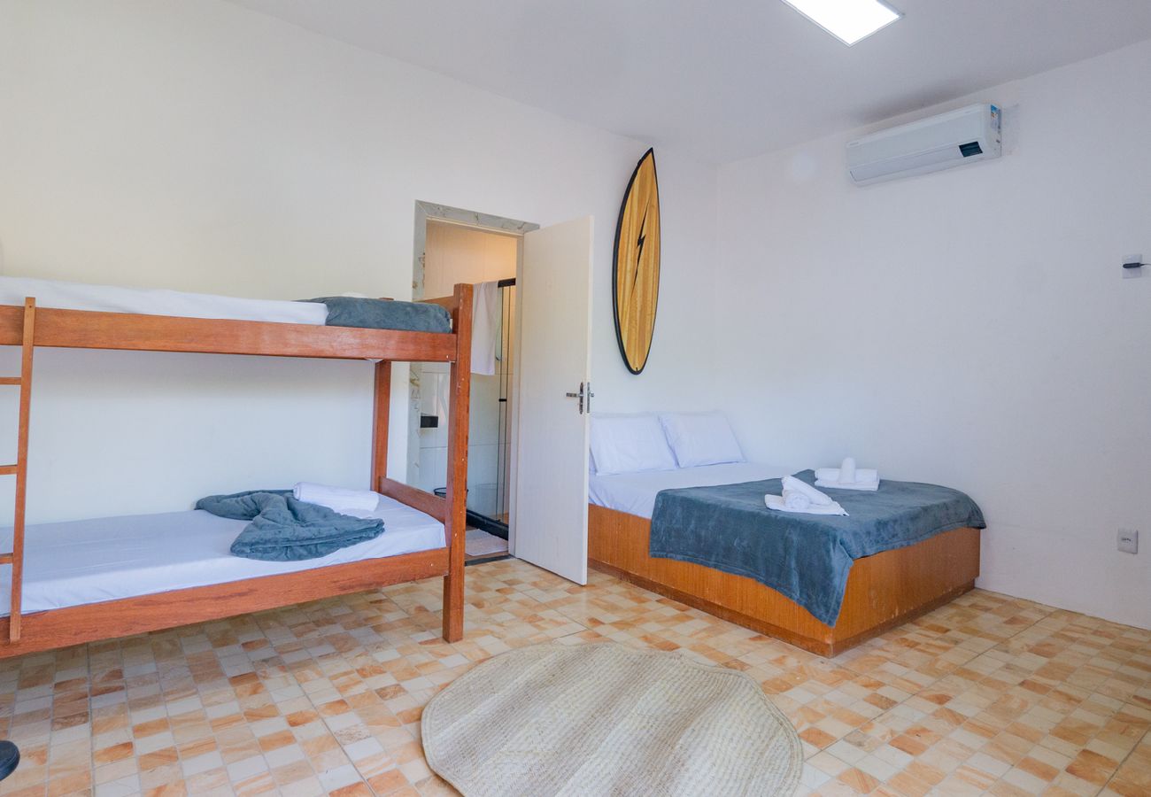 Casa em Camaçari - Casa aconchegante com Wi-Fi e piscina prox a praia Casa em Camaçari - Casa aconchegante com Wi-Fi e piscina prox a praia