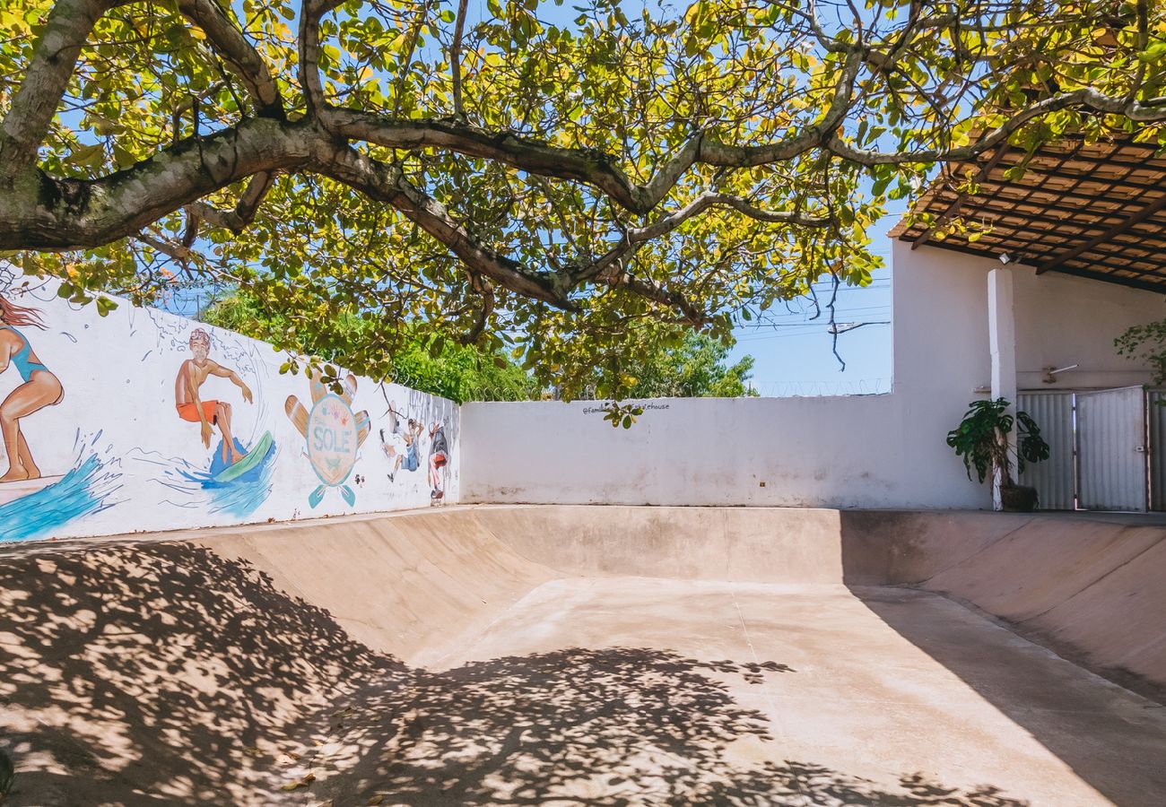 Casa em Camaçari - Casa aconchegante com Wi-Fi e piscina prox a praia Casa em Camaçari - Casa aconchegante com Wi-Fi e piscina prox a praia