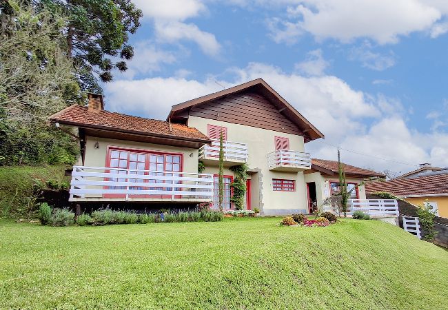 Casa em Campos do Jordão - Casa em Campos do Jordao com lareira e aquecedor