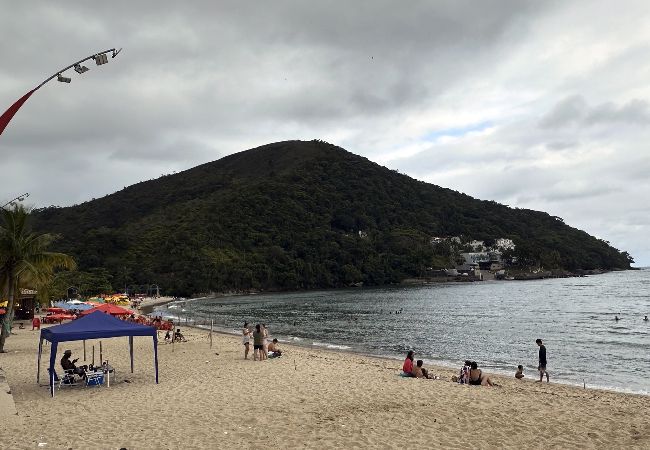 Casa em Caraguatatuba - Casa espaçosa com churrasq e Wi-Fi a 400m da praia Casa em Caraguatatuba - Casa espaçosa com churrasq e Wi-Fi a 400m da praia