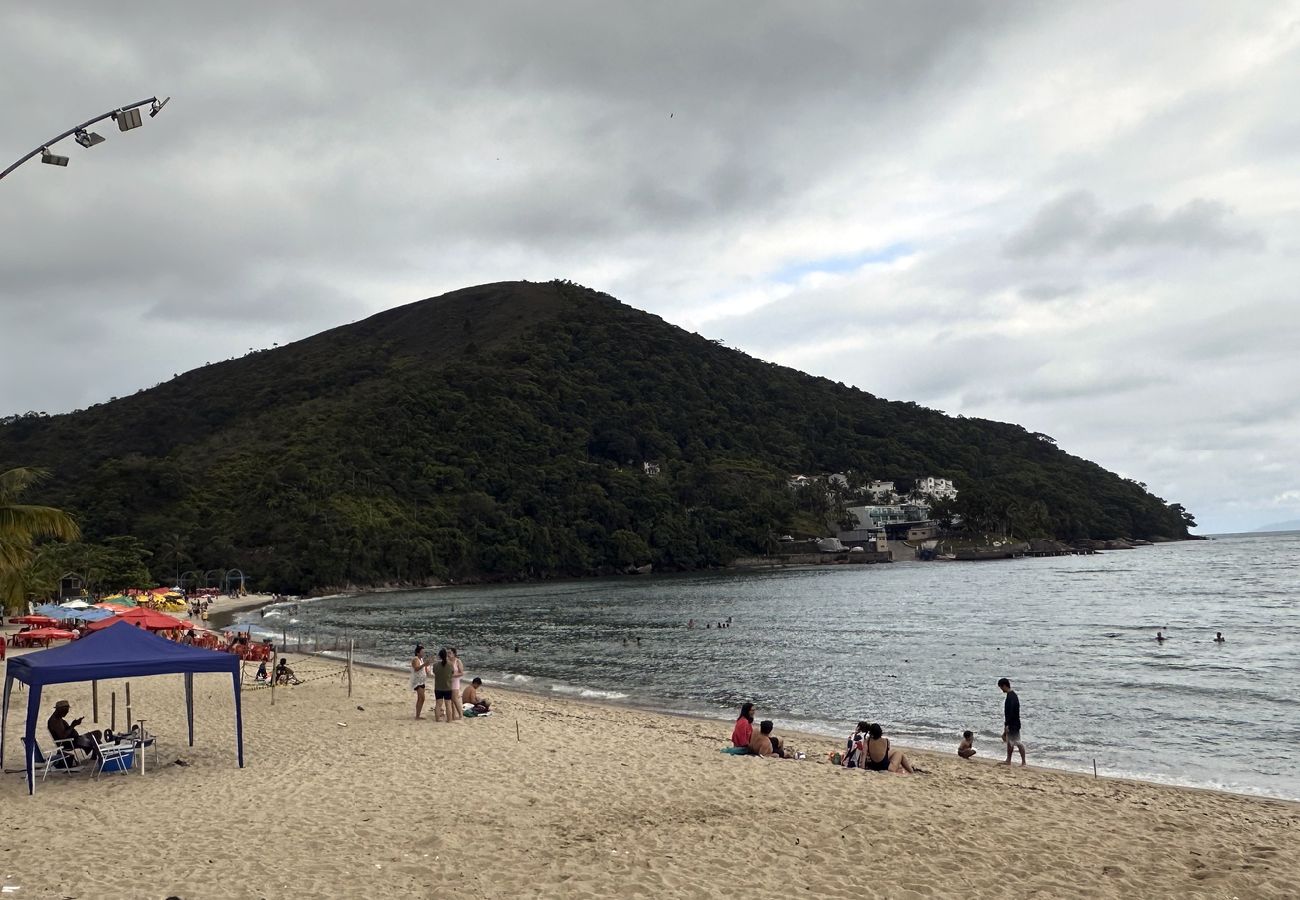 Casa em Caraguatatuba - Casa espaçosa com churrasq e Wi-Fi a 400m da praia Casa em Caraguatatuba - Casa espaçosa com churrasq e Wi-Fi a 400m da praia