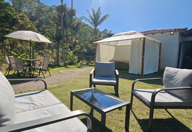 Casa em Marechal Floriano - Sítio Hoffmam com Churrasqueira e Lareira Externa