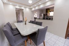 Apartamento em Praia Grande - Apto com ar e WiFi a 200m da Praia Canto do Forte