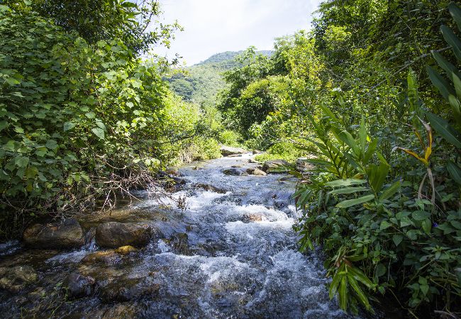 Casa em Macaé - Casa ampla c piscina e churrasq em meio à natureza Casa em Macaé - Casa ampla c piscina e churrasq em meio à natureza