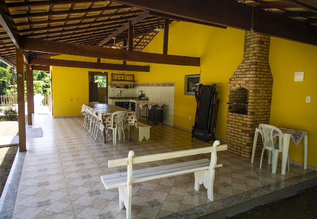 Casa em Macaé - Casa ampla c piscina e churrasq em meio à natureza Casa em Macaé - Casa ampla c piscina e churrasq em meio à natureza