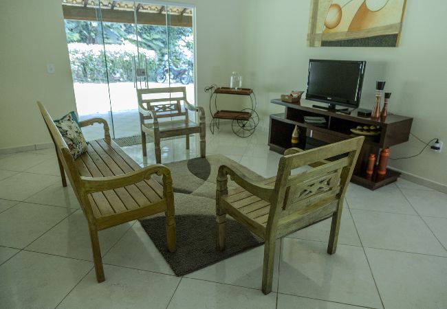 Casa em Macaé - Casa ampla c piscina e churrasq em meio à natureza Casa em Macaé - Casa ampla c piscina e churrasq em meio à natureza