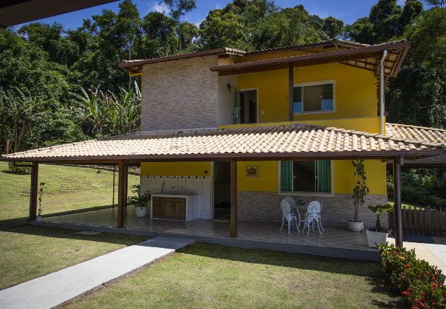 Casa em Macaé - Casa ampla c piscina e churrasq em meio à natureza Casa em Macaé - Casa ampla c piscina e churrasq em meio à natureza