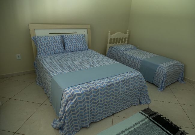 Casa em Macaé - Casa ampla c piscina e churrasq em meio à natureza Casa em Macaé - Casa ampla c piscina e churrasq em meio à natureza